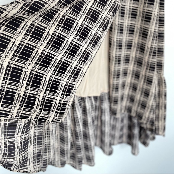 URBAN OUTFITTERS • Black and Cream Plaid Print Wrap Midi Dress • Small - Picture 4 of 13